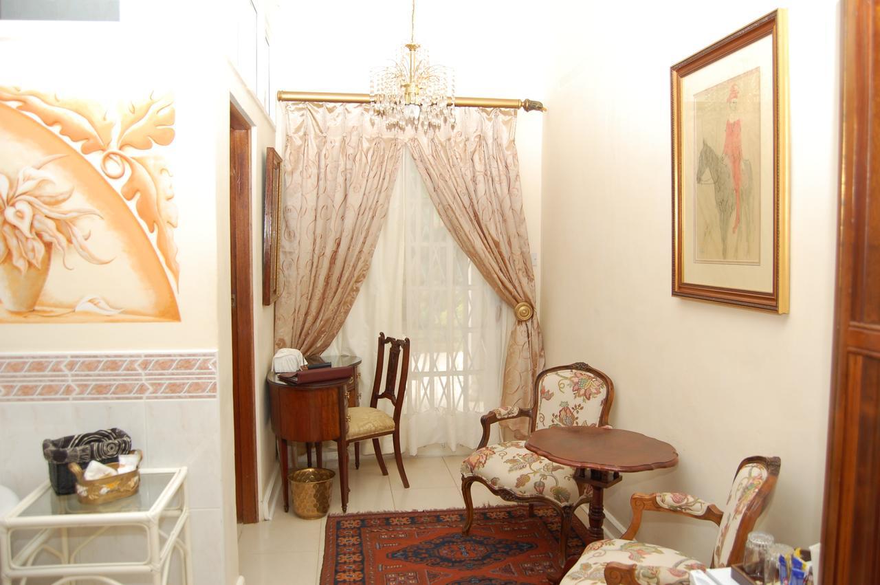 Falcon Crest Suites Gaborone Ngoại thất bức ảnh